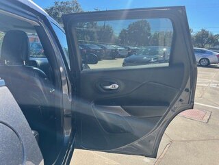 2019 Jeep Cherokee Limited — photo 13