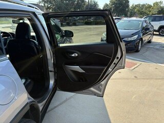 2018 Jeep Cherokee Latitude Plus — photo 10