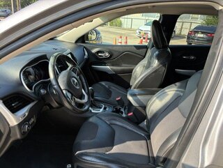 2018 Jeep Cherokee Latitude Plus — photo 6