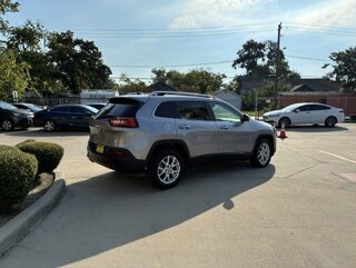 2018 Jeep Cherokee Latitude Plus — photo 13