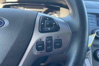 2016 Ford Taurus SE — photo 26