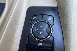 2016 Ford Taurus SE — photo 30