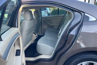 2016 Ford Taurus SE — photo 10