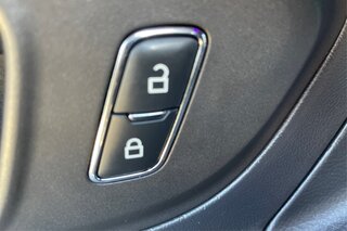 2013 Ford Taurus Limited — photo 31