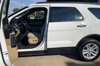 2017 Ford Explorer Base — photo 9