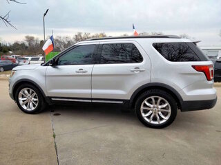 2017 Ford Explorer XLT — photo 8
