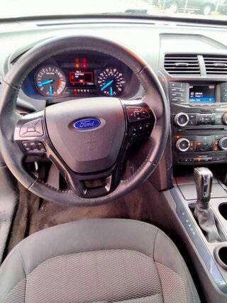 2017 Ford Explorer XLT — photo 13