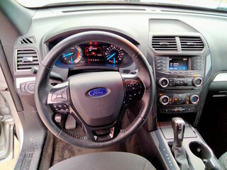 2017 Ford Explorer XLT — photo 15