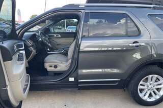 2015 Ford Explorer XLT — photo 9