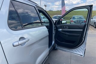 2017 Ford Explorer XLT — photo 25