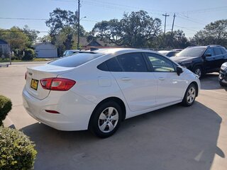 2018 Chevrolet Cruze LT — photo 3