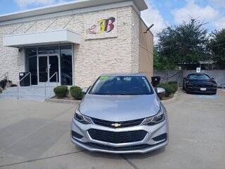 2018 Chevrolet Cruze LT — photo 2