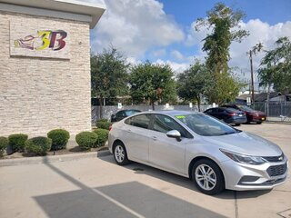 2018 Chevrolet Cruze LT — photo 1