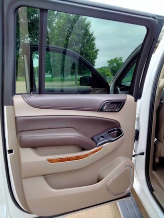 2016 Chevrolet Suburban LTZ — photo 11