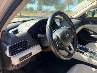 2018 Honda Accord Touring — photo 12