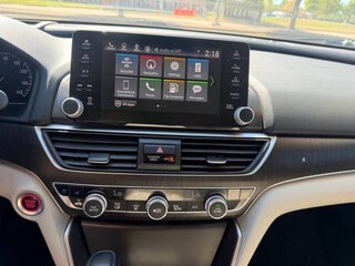 2018 Honda Accord Touring — photo 14