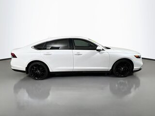 2024 Honda Accord Hybrid Touring — photo 2