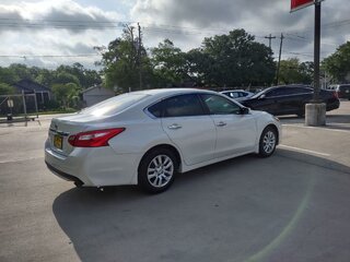 2017 Nissan Altima SV — photo 13