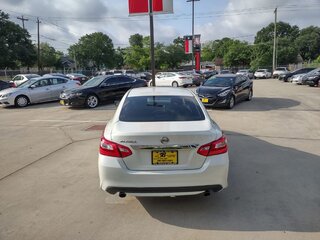 2017 Nissan Altima SV — photo 14