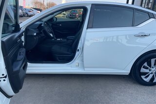 2021 Nissan Altima S — photo 9