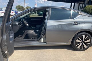 2022 Nissan Altima SV — photo 9