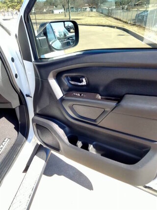 2019 Nissan Titan SV — photo 19