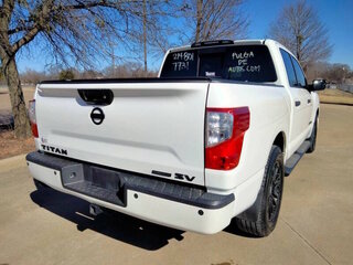 2019 Nissan Titan SV — photo 5