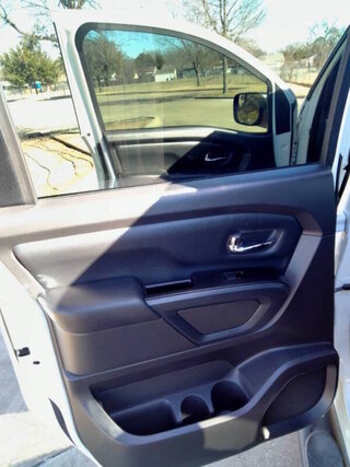 2019 Nissan Titan SV — photo 11