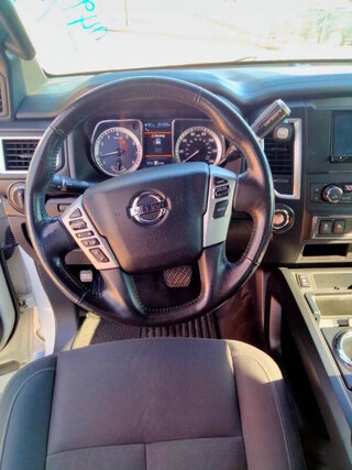 2019 Nissan Titan SV — photo 13