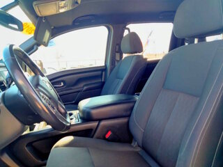 2019 Nissan Titan SV — photo 10