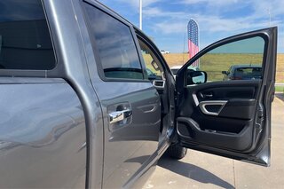 2017 Nissan Titan SV — photo 23