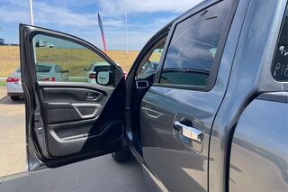 2017 Nissan Titan SV — photo 21