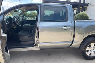 2017 Nissan Titan SV — photo 9