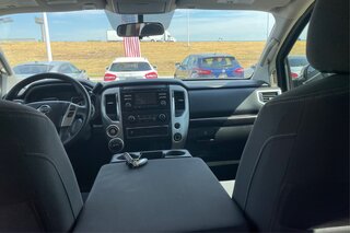 2017 Nissan Titan SV — photo 22