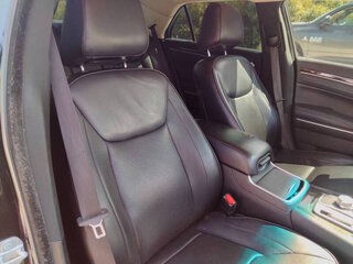 2019 Chrysler 300 Limited — photo 21