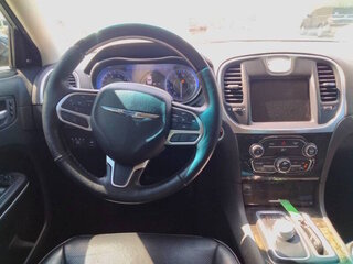 2019 Chrysler 300 Limited — photo 15