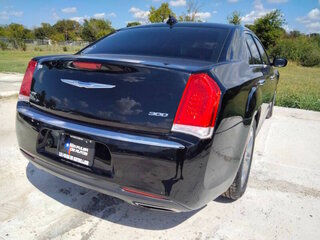 2019 Chrysler 300 Limited — photo 5