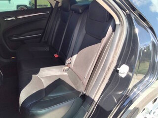 2019 Chrysler 300 Limited — photo 12