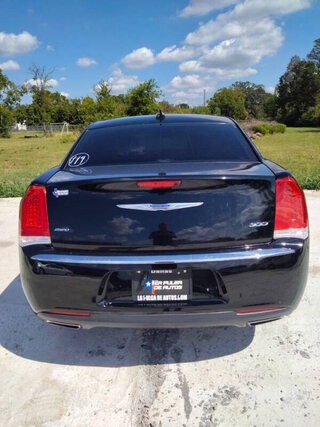 2019 Chrysler 300 Limited — photo 6