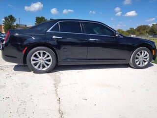 2019 Chrysler 300 Limited — photo 4