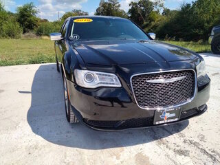 2019 Chrysler 300 Limited — photo 3