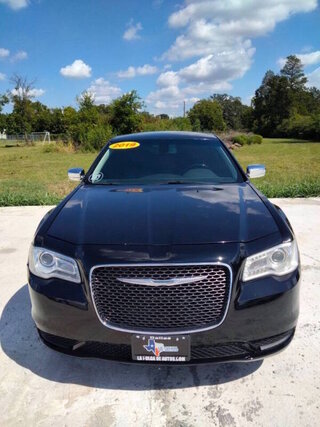 2019 Chrysler 300 Limited — photo 2