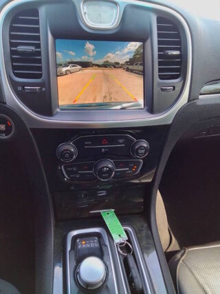 2019 Chrysler 300 Limited — photo 16