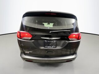 2023 Chrysler Voyager LX — photo 4