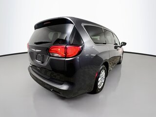 2023 Chrysler Voyager LX — photo 3