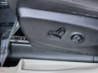 2023 Chrysler Voyager LX — photo 13