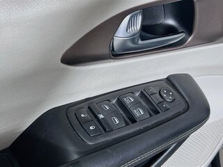 2023 Chrysler Voyager LX — photo 14