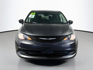 2023 Chrysler Voyager LX — photo 8