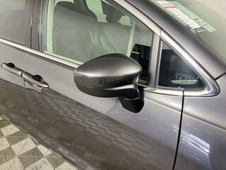 2023 Chrysler Voyager LX — photo 10