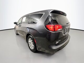 2023 Chrysler Voyager LX — photo 5